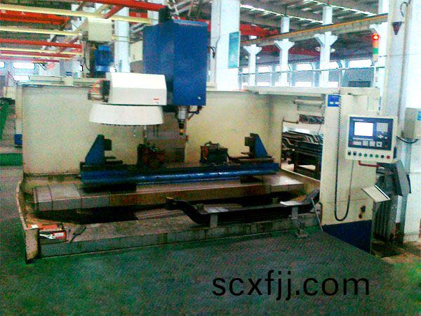 前(qian)軸(zhou)十(shi)孔(kong)加工專(zhuan)用立式加(jia)工(gong)